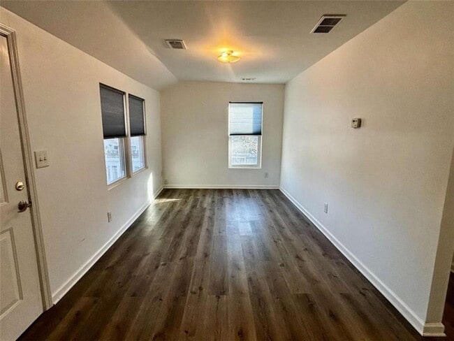 Photo - 424 Northdale Rd