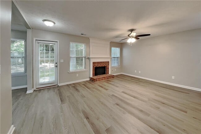 Photo - 4974 Abbotts Glen Trail NW