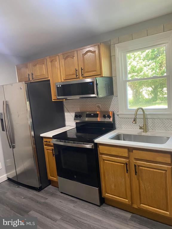 Photo - 452 Graythorn Rd