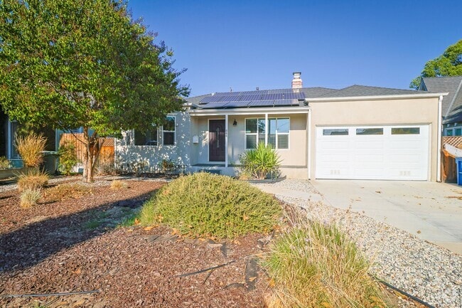 Building Photo - Amazing 4-bedroom + 3-bathroom house in Ma...