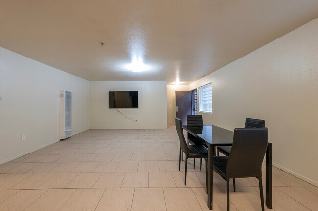 Photo - 5231 Huntington Dr N Condo Unit 4