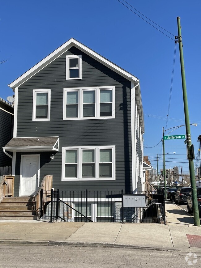 Building Photo - 1935 S Jefferson St Unit 2R Rental