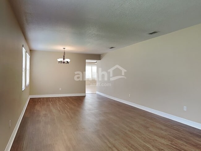 Photo - 1900 Strathmore Cir