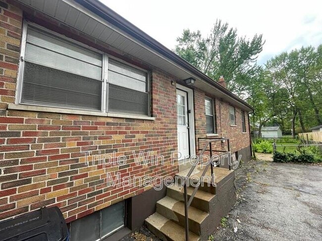Photo - 6918 Etzel Ave