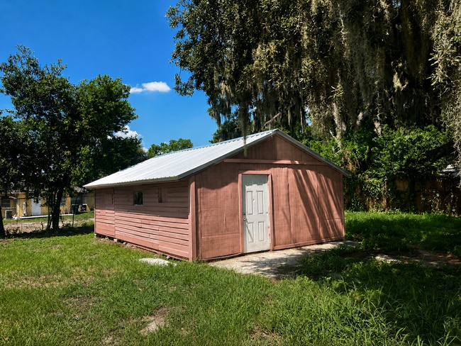 Photo - Spacious 2-story 5 Bedroom / 2 Bathroom