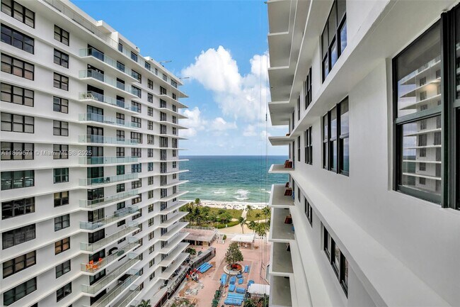 Photo - 9801 Collins Ave Unidad 15X