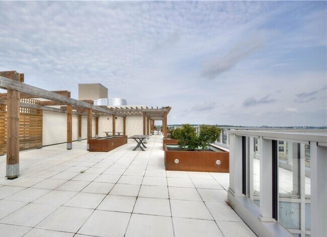 Photo - 257-257 Hemlock St