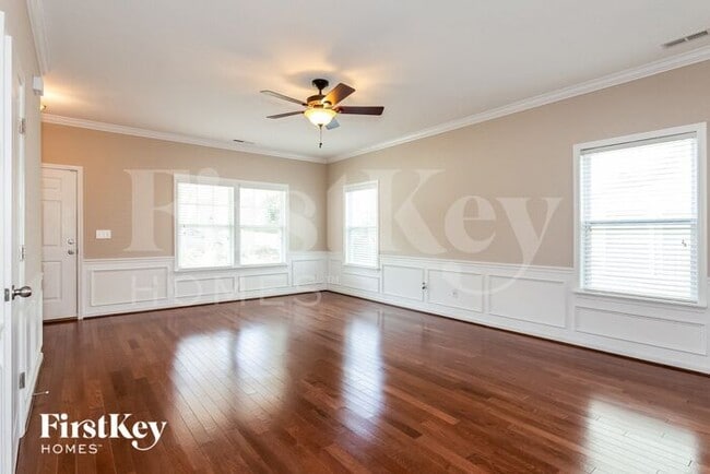 Photo - 129 Collenton Ln