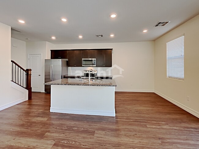 Photo - 5884 Petronius St
