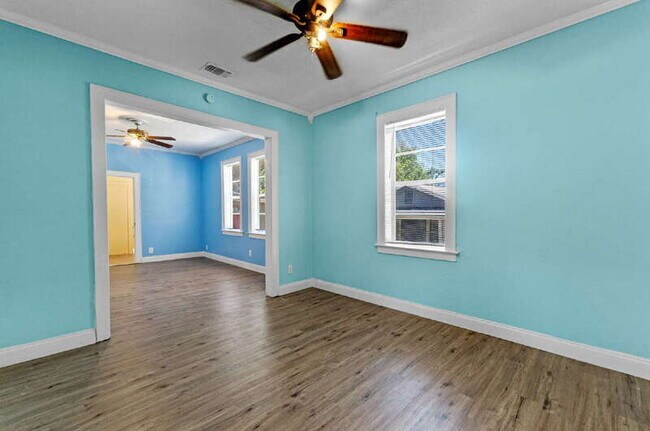 Building Photo - 166 Kingston Ave