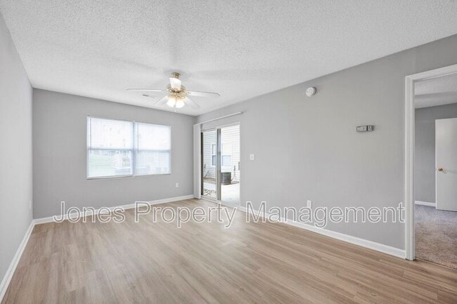 Photo - 303 Country Club Dr NE