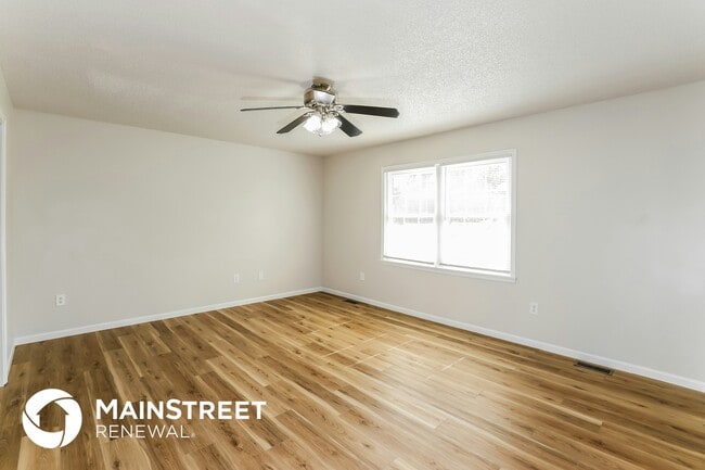 Photo - 810 Rowell St