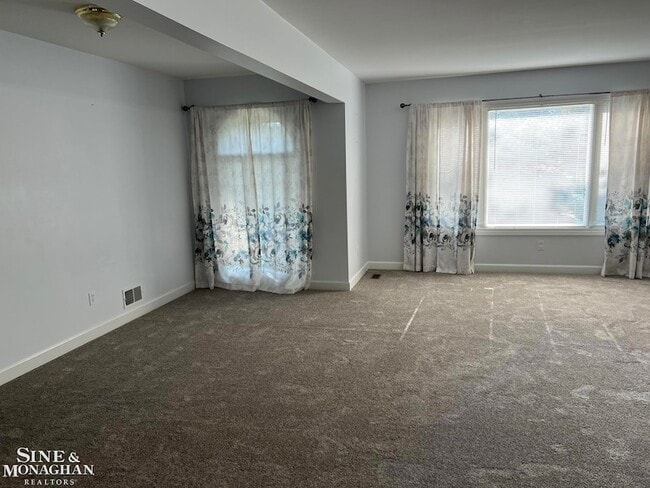 Photo - 904 Trombley Rd