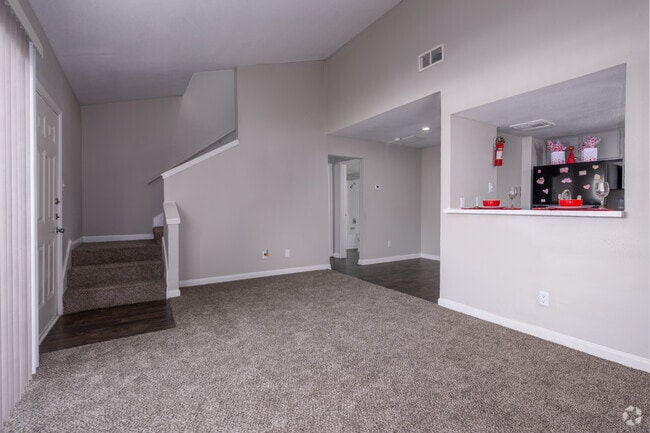 2BR, 2BA - 1,032SF - Living Room