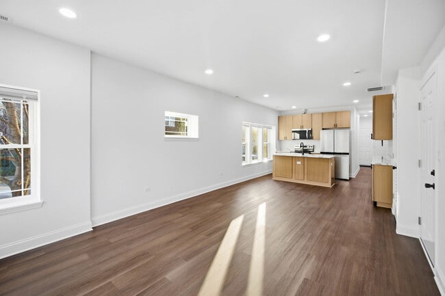 Photo - 1942 Elmwood Ave Unit 2F