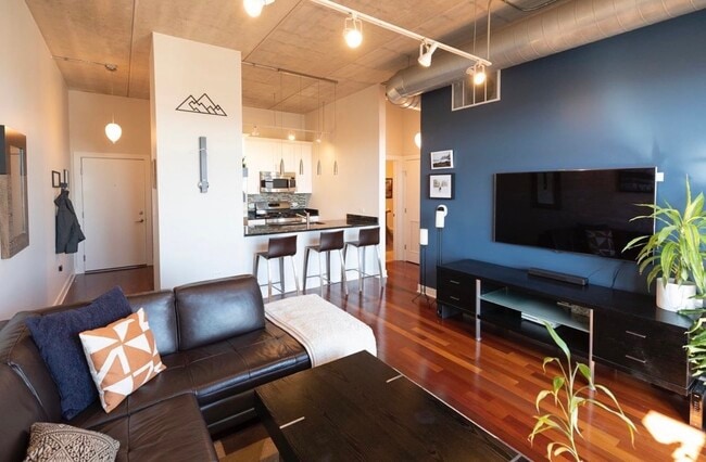Photo - 3245 N Ashland Ave Unit 3245 N Ashland Ave