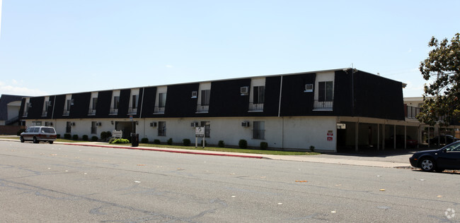 Building Photo - Cedarwood Apartments