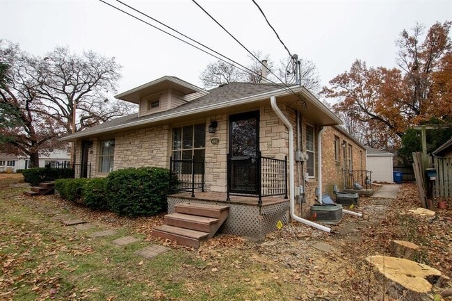 Photo - 4931 Woodland Ave