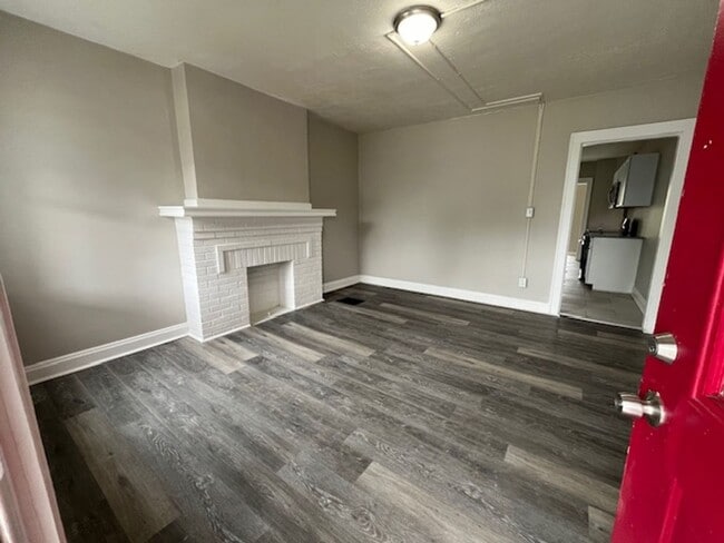 Photo - 87-97 Burgess Unidad 87 N. Burgess Ave