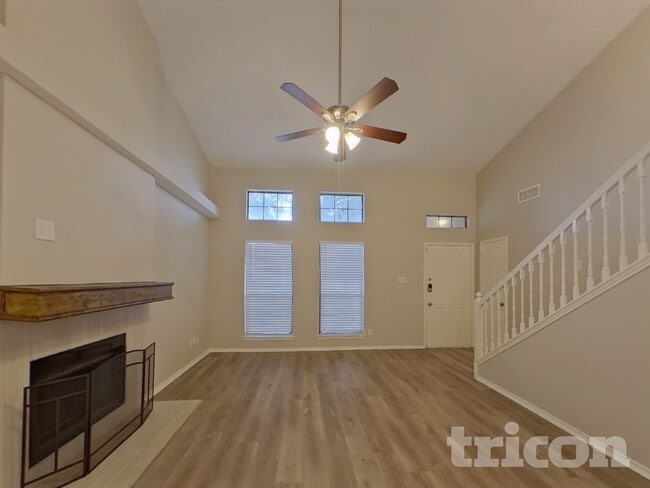 Photo - 837 Globe Ave