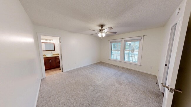 Photo - 1095 Burnside Rd