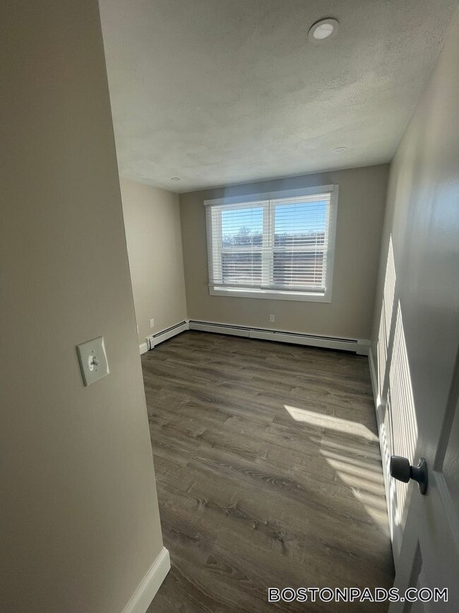 Building Photo - 27 Kenmar Dr Rental