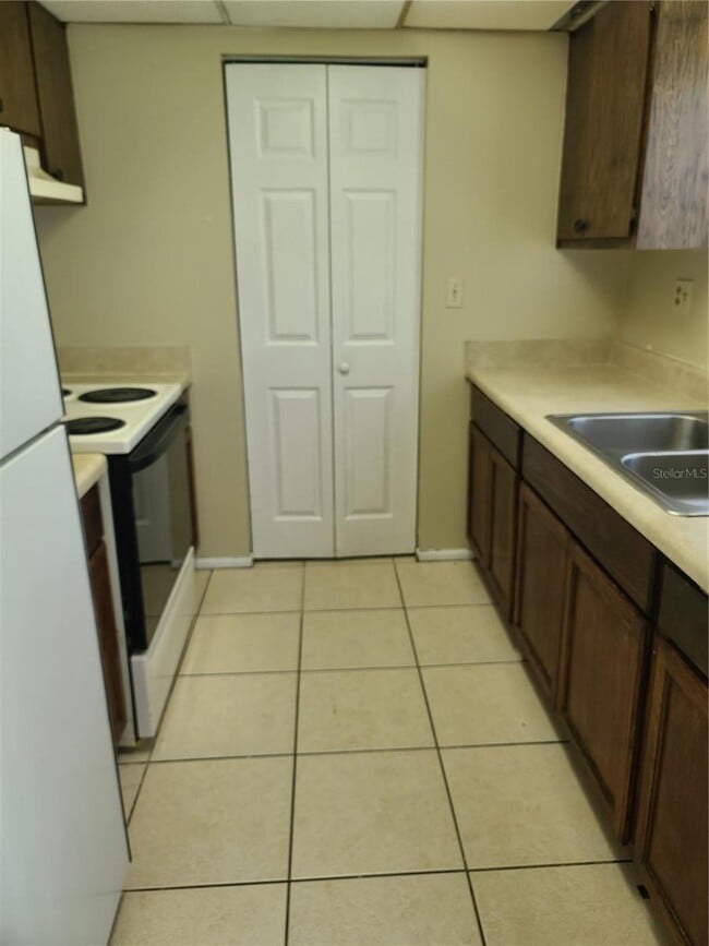 Photo - 1916 Honour Rd