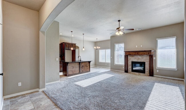 Photo - 704 S Avery Dr