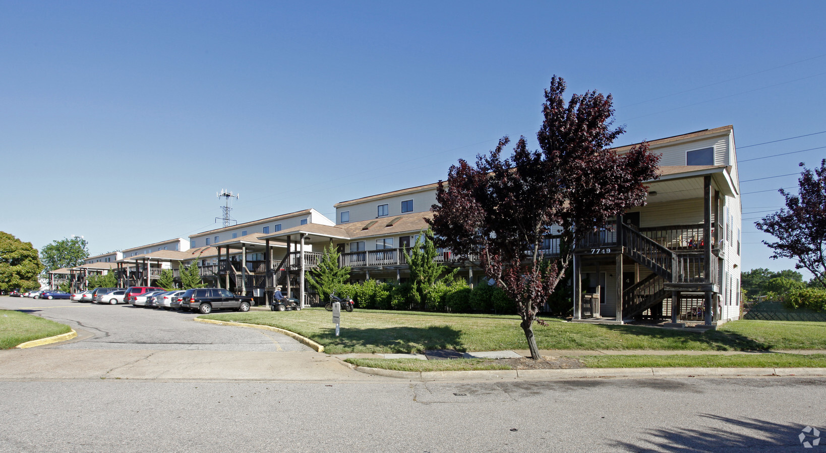 Royal Oaks Apartments - Royal Oaks Apartments