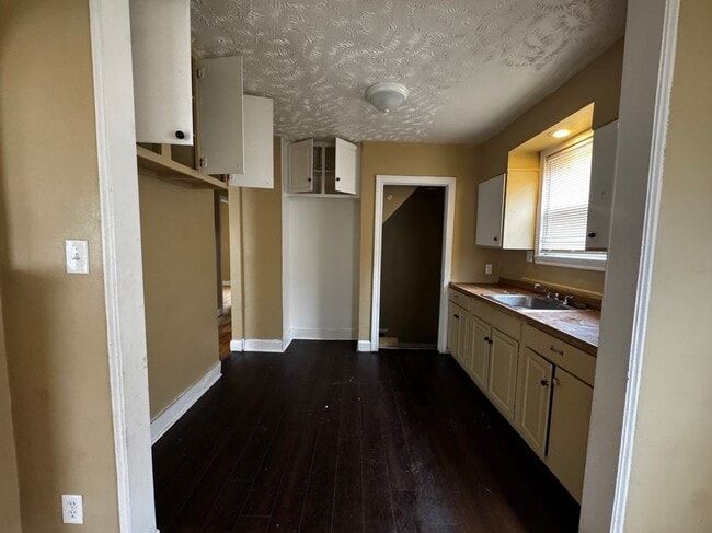 Photo - 19164 Westphalia St