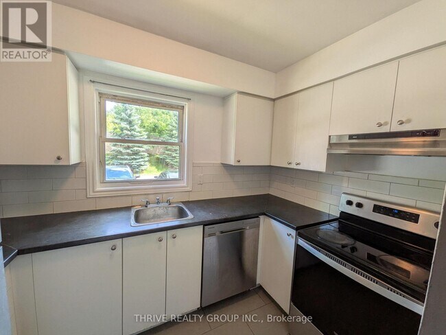 Photo - 29 - 470 SECOND STREET