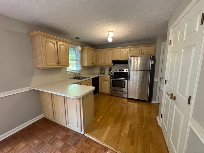 Photo - 33 Caswell Ave
