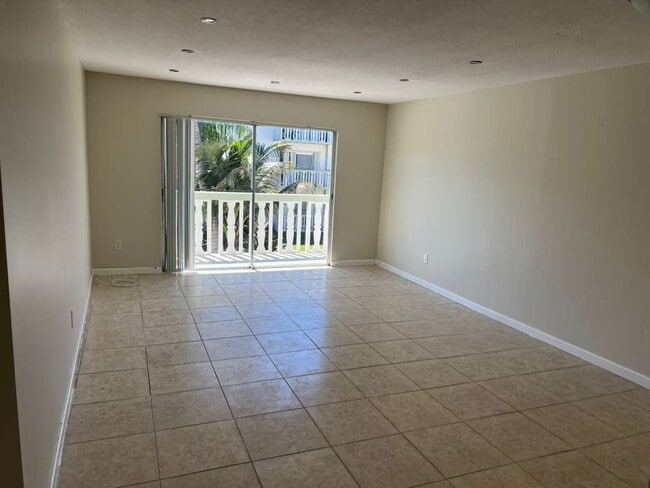 Photo - 15225 NE 6th Ave