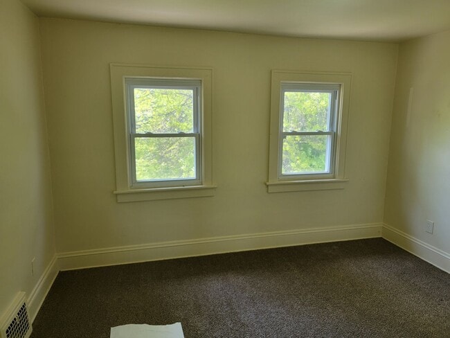 Photo - 570 Talbot Ave