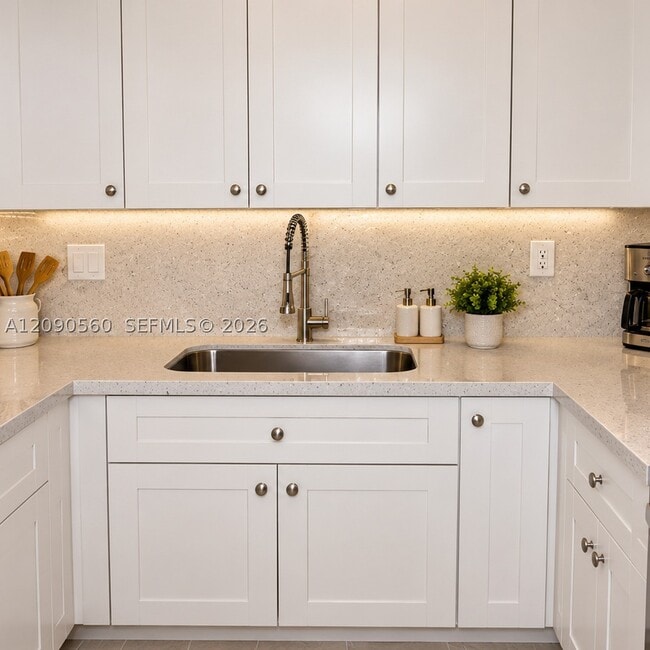1815 W 56th St Unit 104