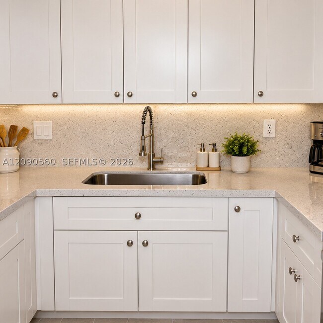 Photo - 1815 W 56th St Unit 104