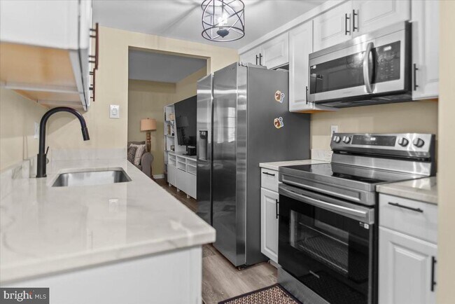 Photo - 1754 Castleford Square