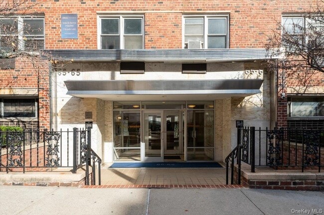 Building Photo - 65-65 Wetherole St Unit 4M