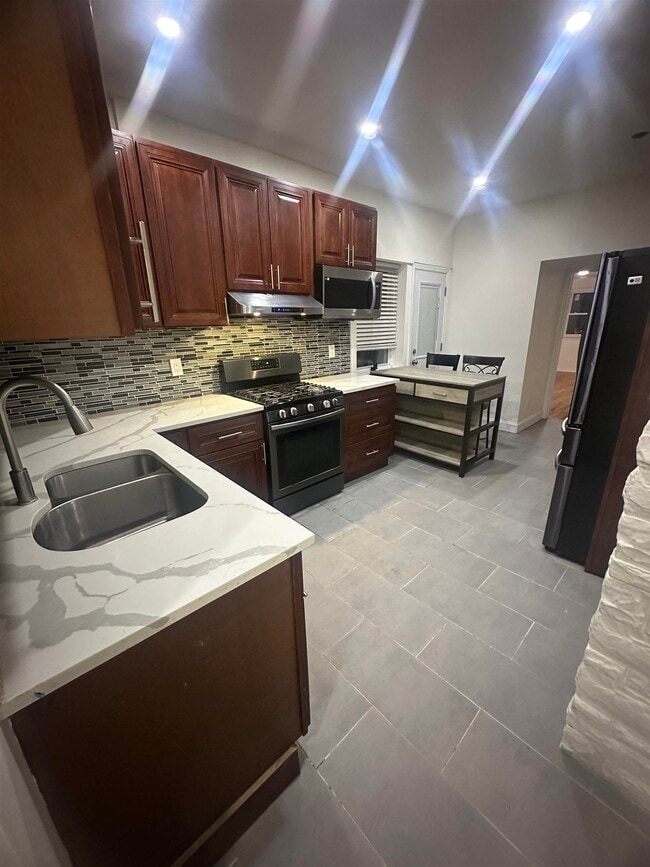 Photo - 192 Fairview Ave