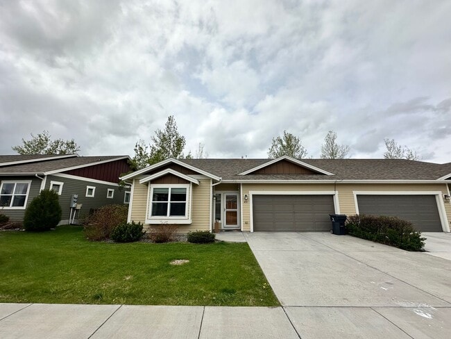 Building Photo - MIE451 Unit 451