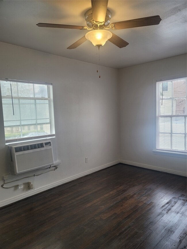 Photo - 1914 Binz St Unidad C