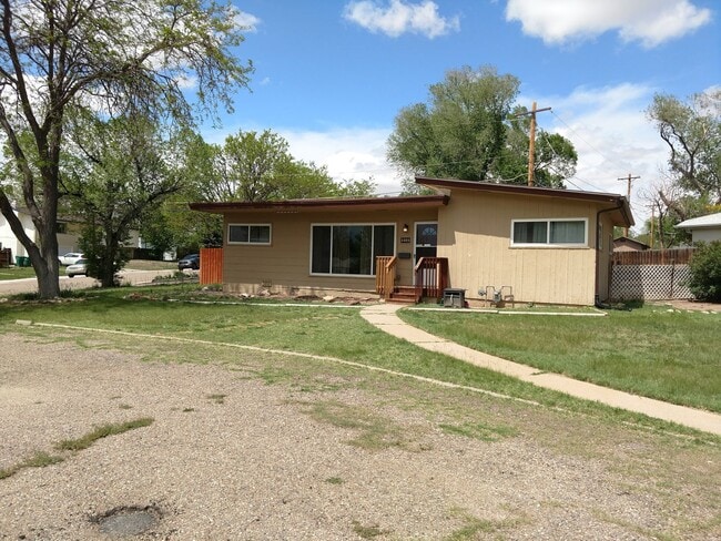 Building Photo - ALL PROSPECTIVE TENANTS MUST SUBMIT A $58 ... Rental