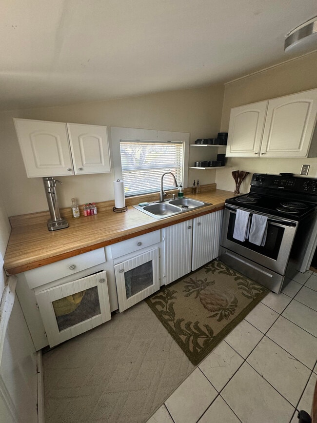 Photo - 215 S Howard Ave Unit C