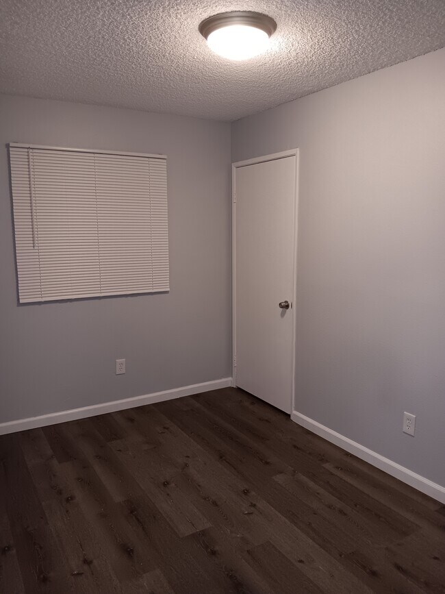 Photo - 9429 S Central Ave