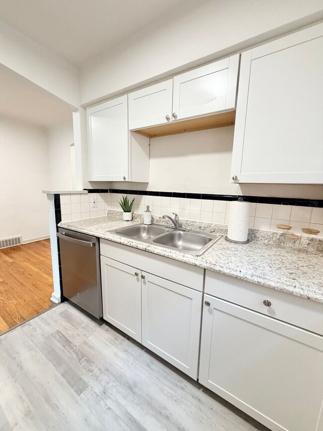Photo - 6339-6339 Sutherland Ave Unit 6337-1F