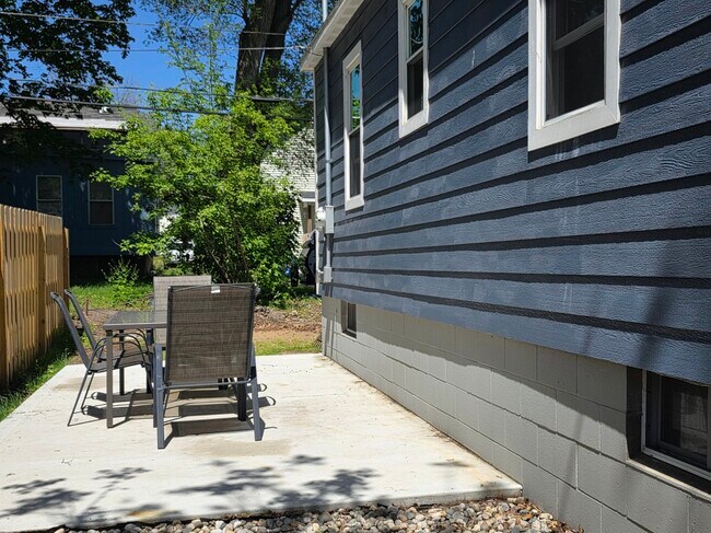 Photo - 232 Maple Ave