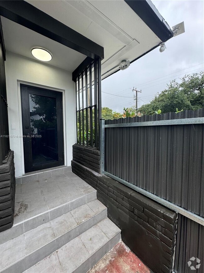 Building Photo - 5521 NW 1st Ave Unit 1 Rental