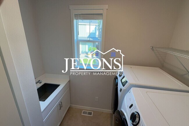 Photo - 1703 14th Pl NE