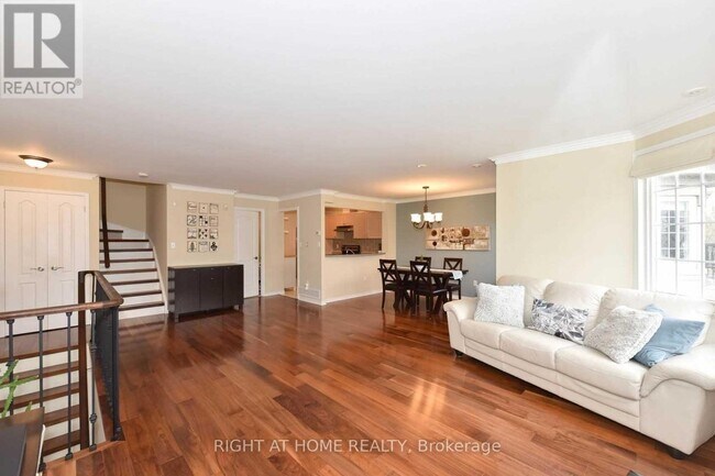 Photo - 108 Finch Ave W