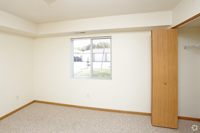 Bedroom - River Ridge 2301-2325 University Drive Apartments